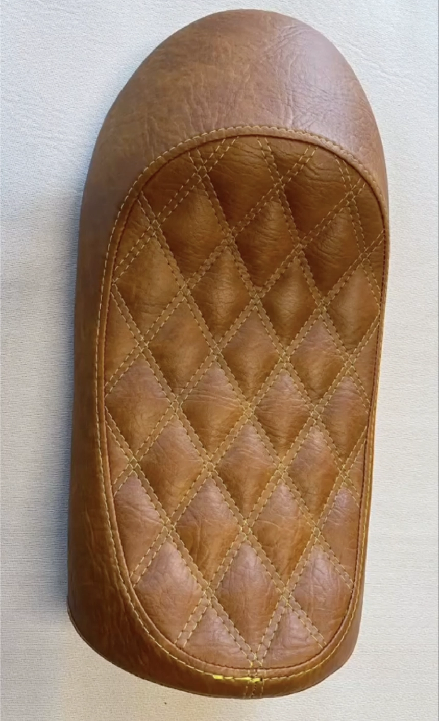 sella moto in stile Café Racer milano